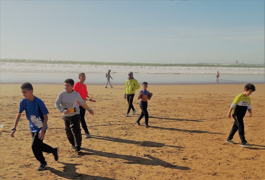 Sortie sportive des élèves sur la plage d'Agadir