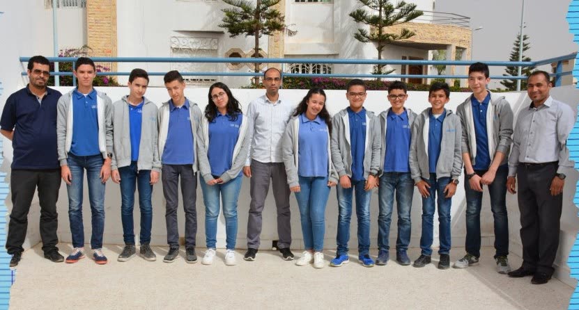 Élèves de l’Institution Les Iris portant l’uniforme de l’école